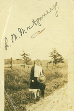 Letter and photograph sent to fan 